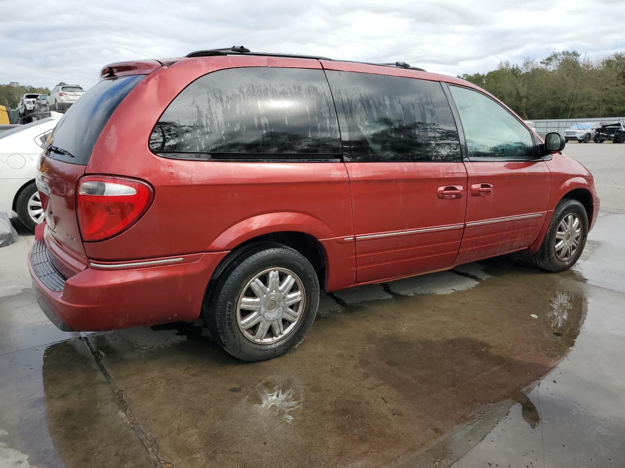 2007 Chrysler Town & Country - Image 3