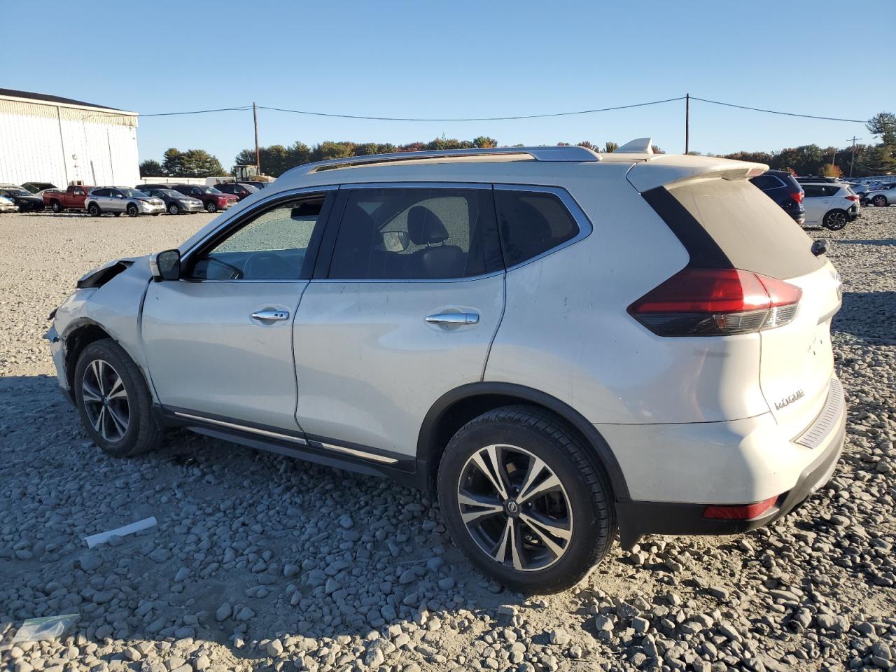 2017 Nissan Rogue - Image 2