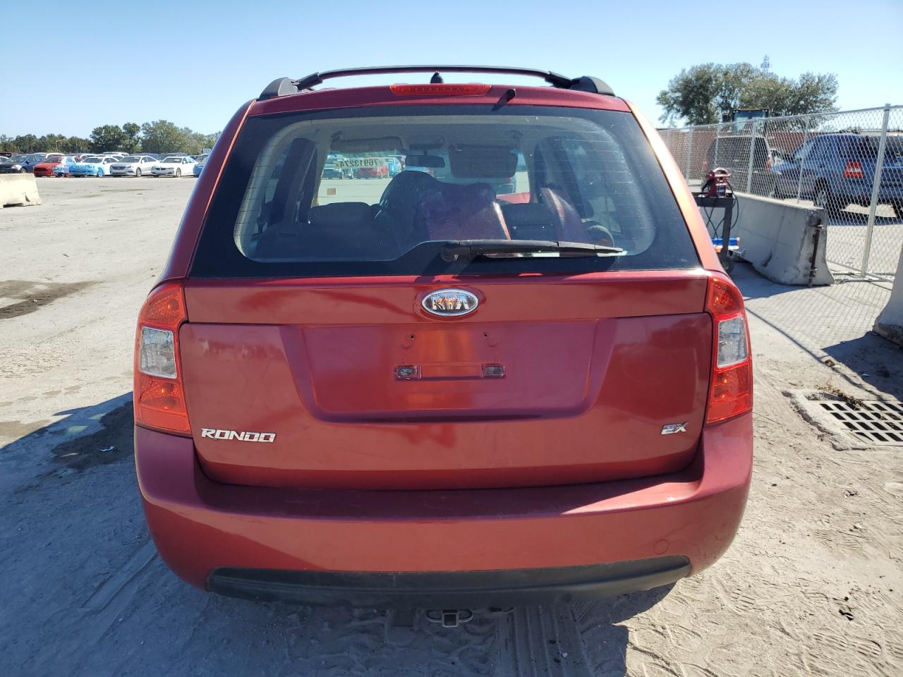 2008 Kia Rondo Base VIN: KNAFG525487209835 Lot: 76913274