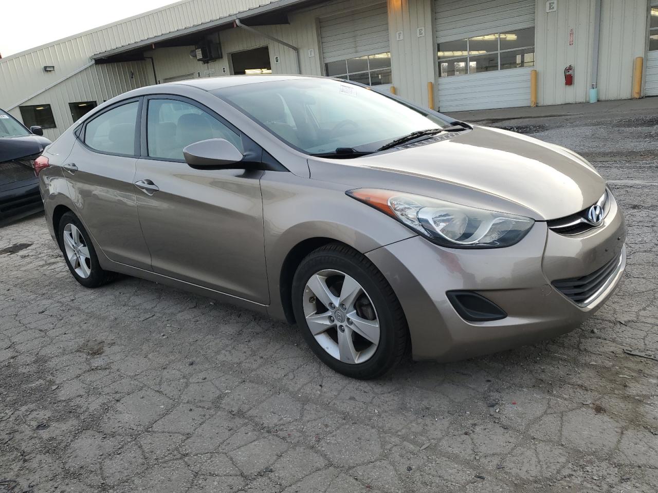 2013 Hyundai Elantra - Image 4
