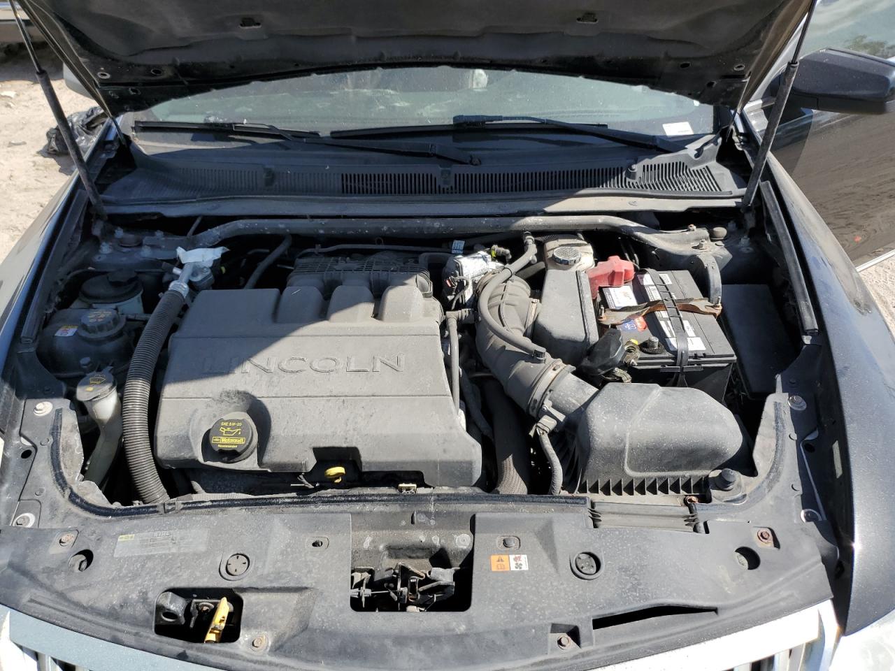 2010 Lincoln MKS - Image 11