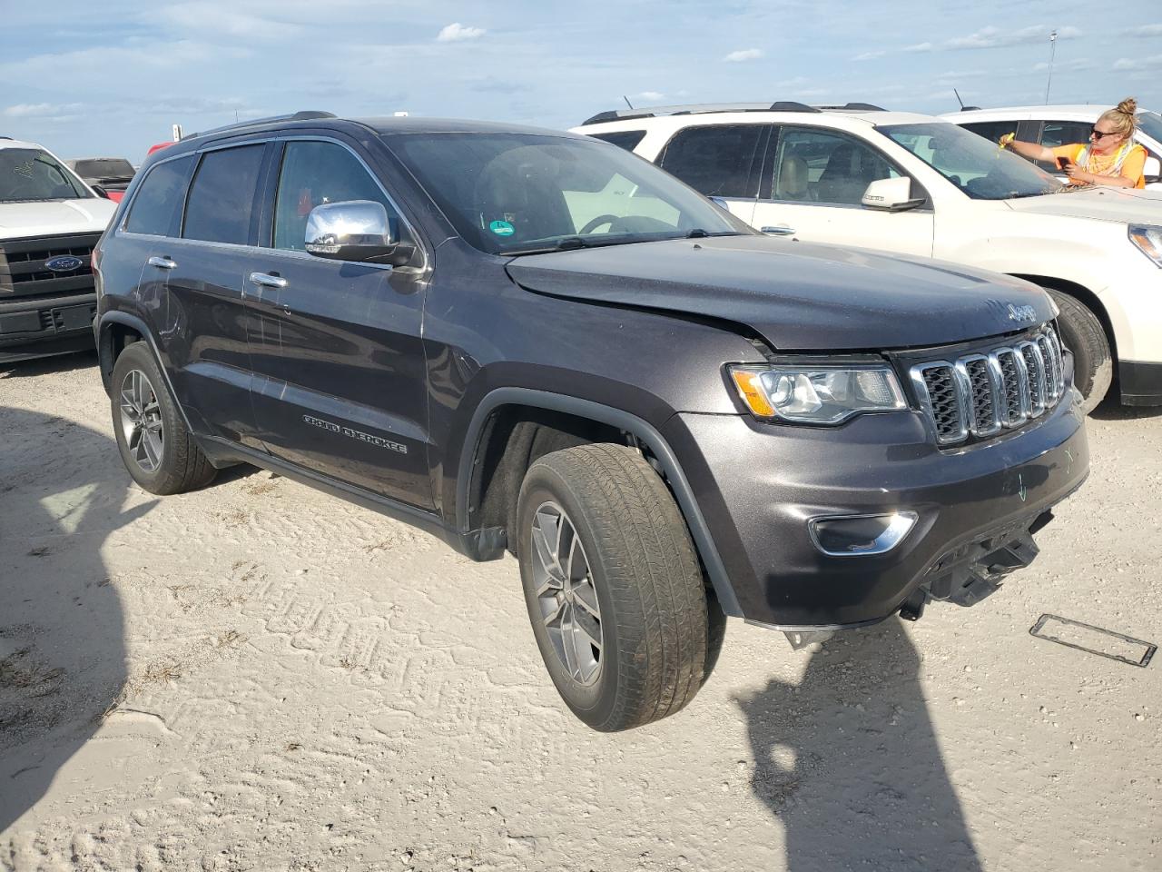 2018 Jeep Grand Cherokee - Image 4