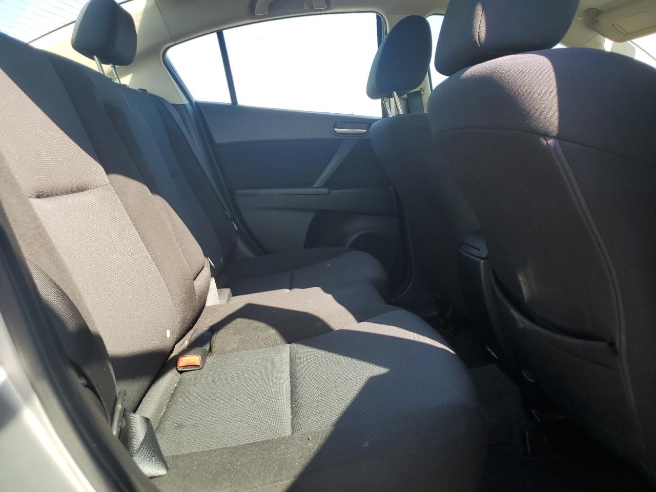 2011 Mazda 3 - Image 10