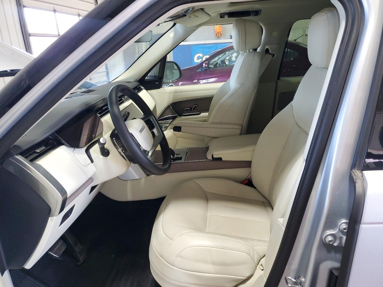 2024 Land Rover Range Rover - Image 7