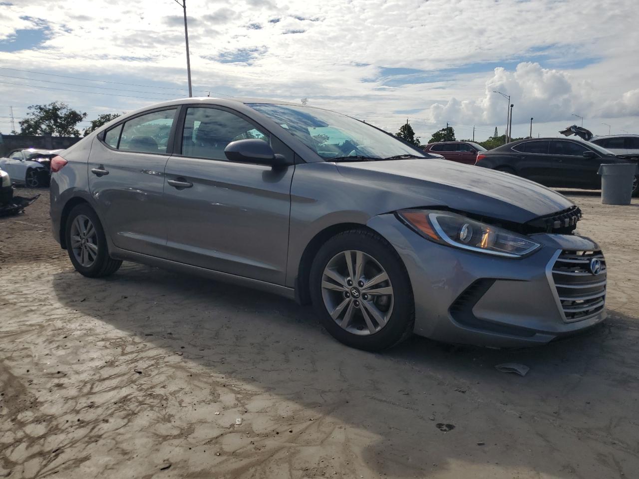 2018 Hyundai Elantra - Image 4