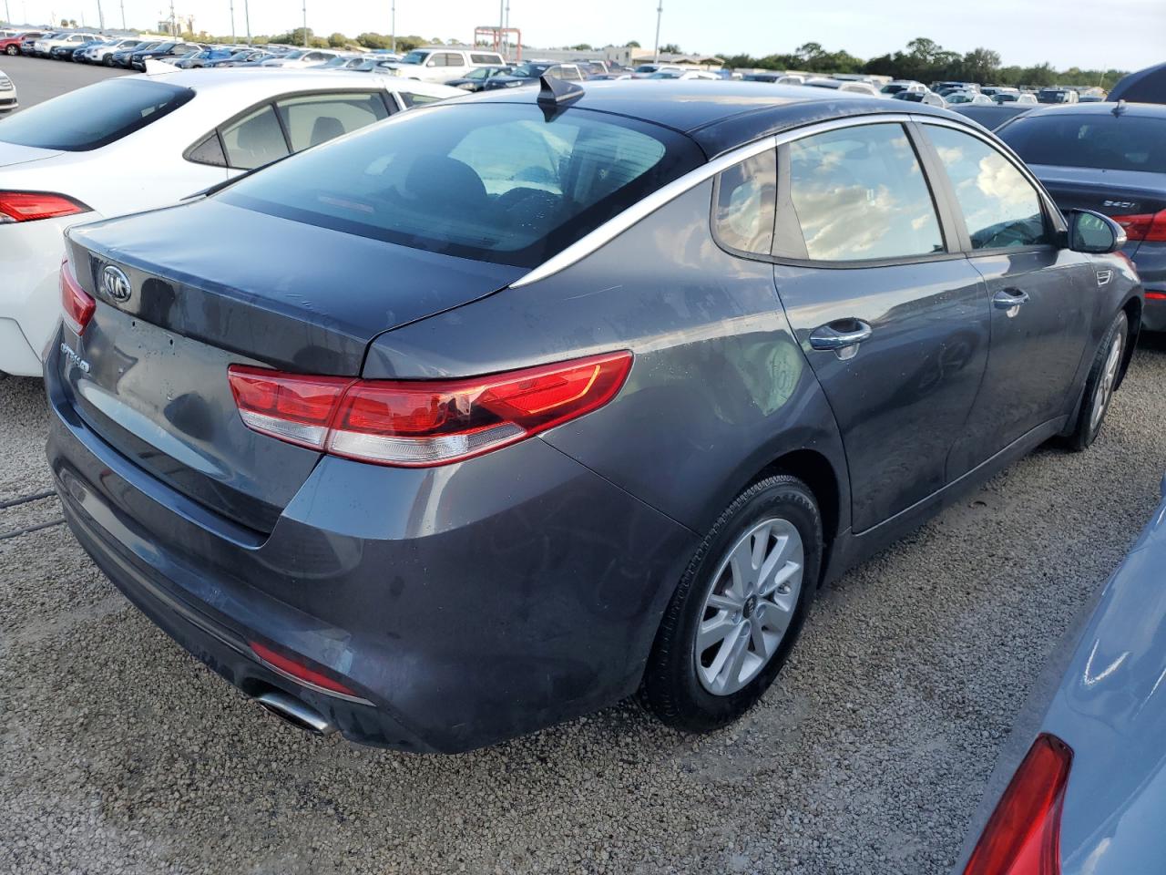 VIN 5XXGT4L39HG169995 2017 KIA OPTIMA no.3