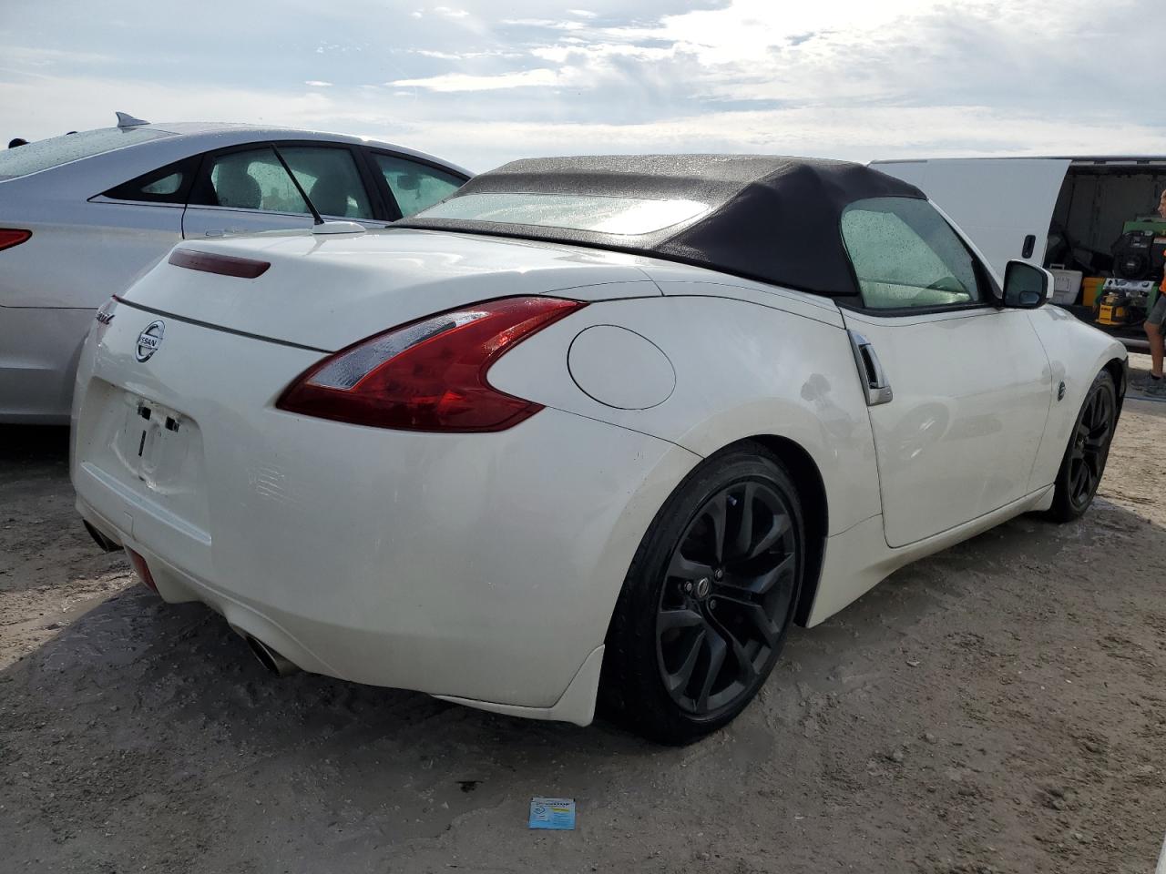 2014 Nissan 370Z - Image 3
