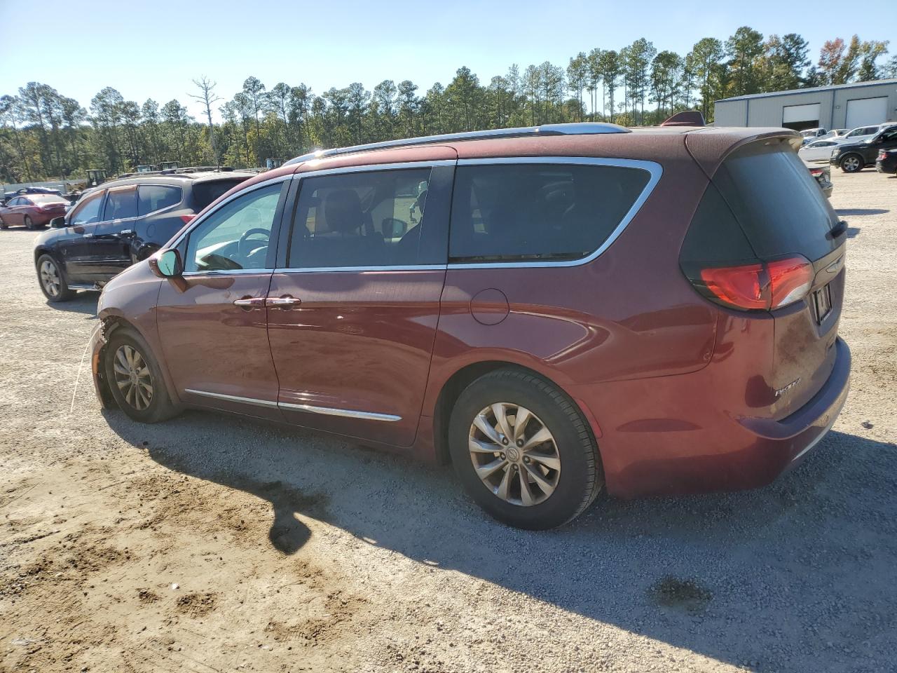 2018 Chrysler Pacifica - Image 2