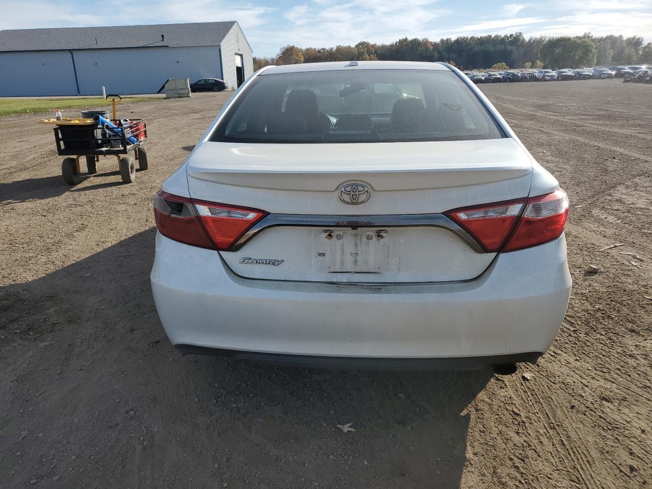 4T1BF1FK0FU483945 2015 Toyota Camry Le