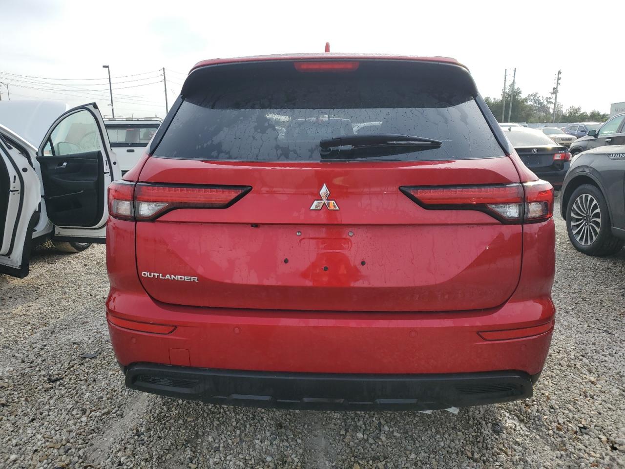 2024 Mitsubishi Outlander - Image 6