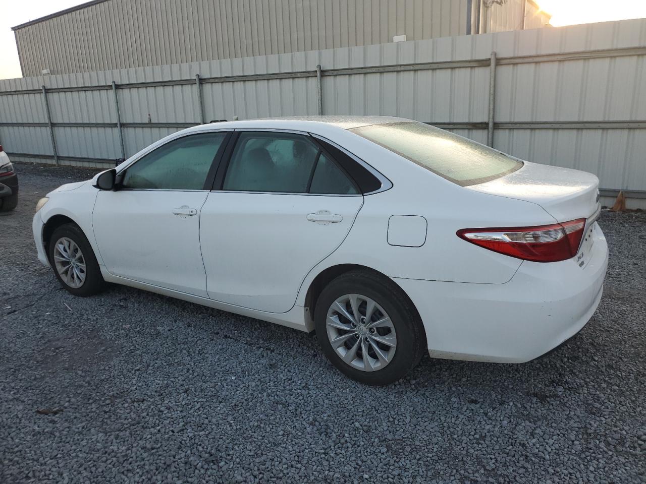 4T1BF1FK8HU673494 2017 TOYOTA CAMRY - Image 2