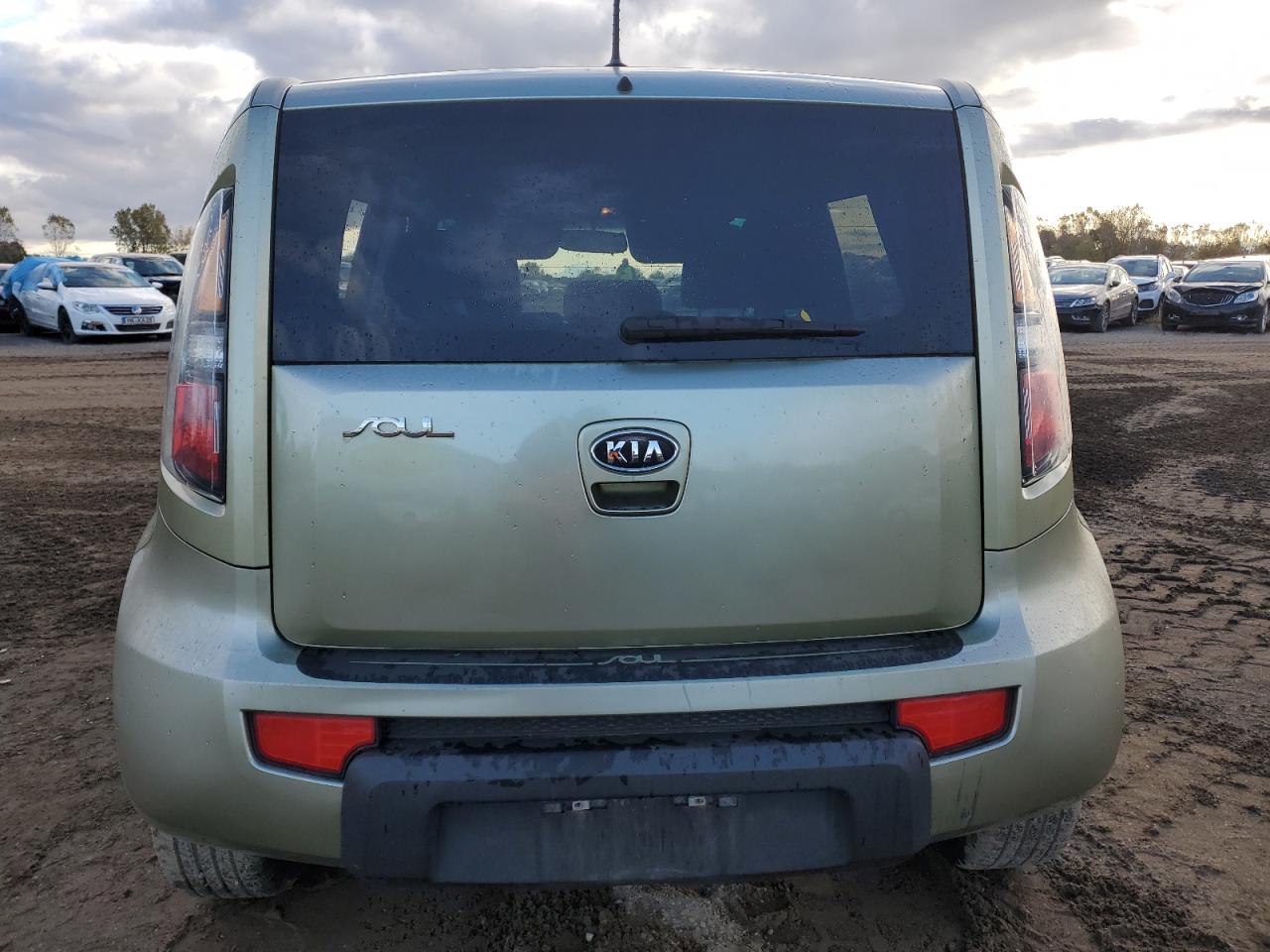 2011 Kia Soul + VIN: KNDJT2A26B7328279 Lot: 76188874