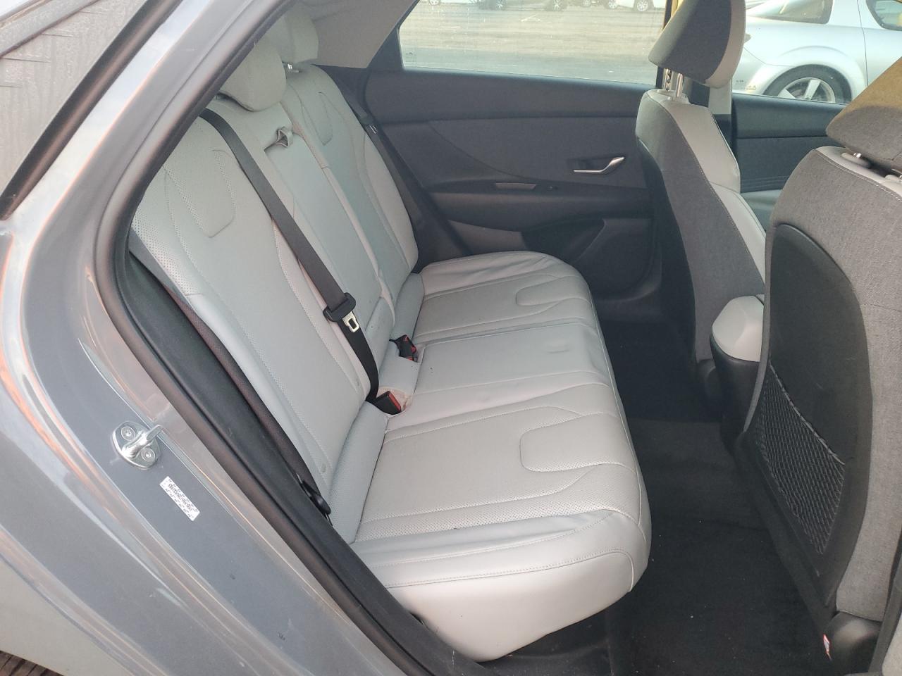 2022 Hyundai Elantra - Image 10