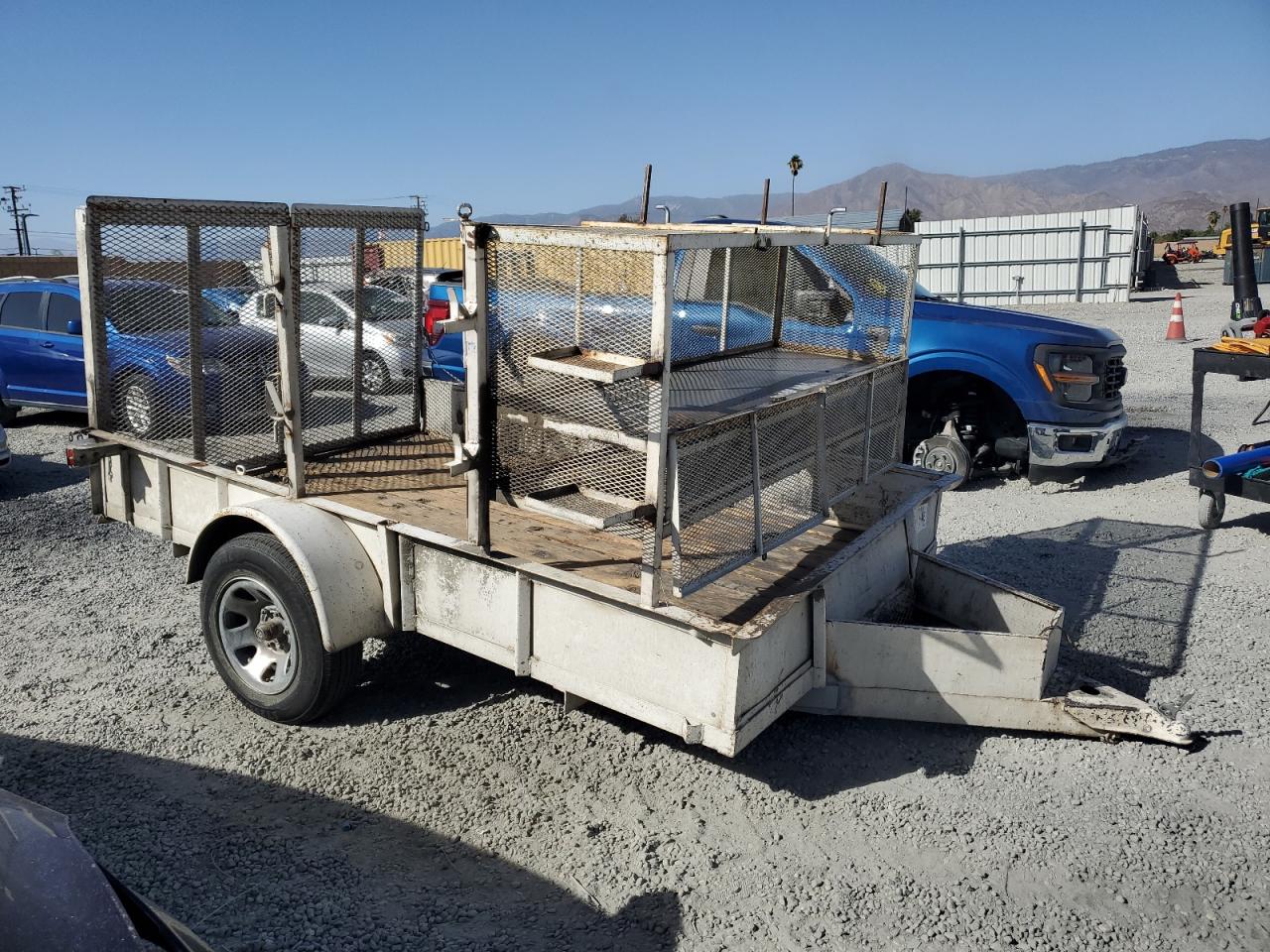 2000 Azte Trailer zu verkaufen in Mentone, CA - All Over