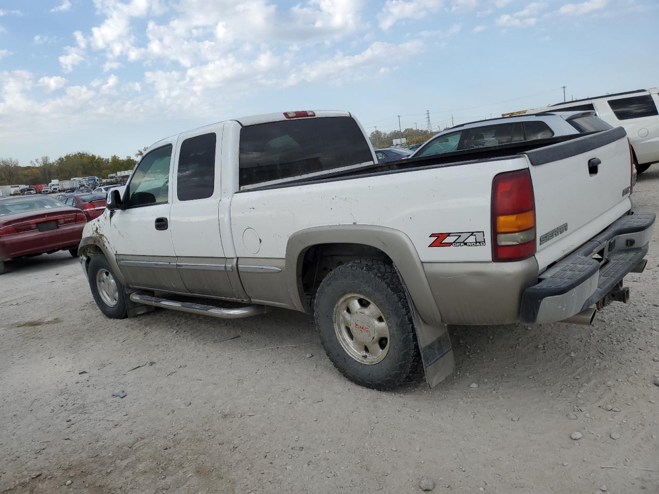 2002 GMC Sierra - Image 2