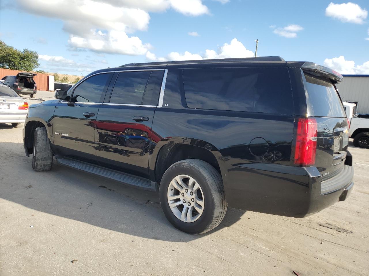 1GNSCHKC1JR275662 2018 CHEVROLET SUBURBAN - Image 2