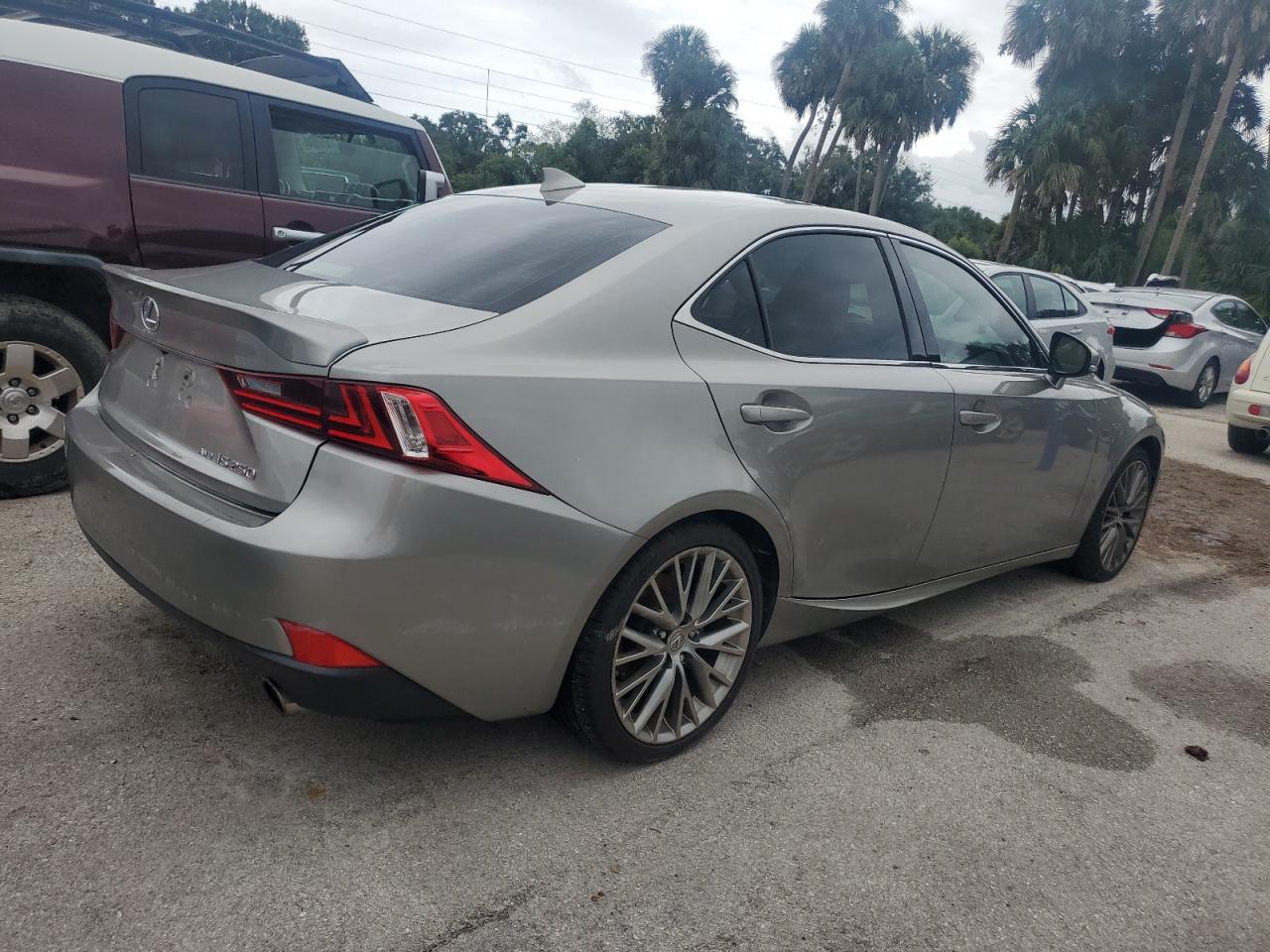 2015 Lexus IS - Image 3