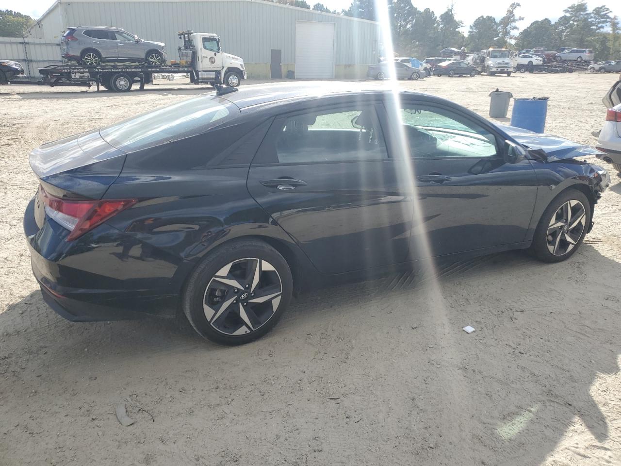 2023 Hyundai Elantra - Image 3