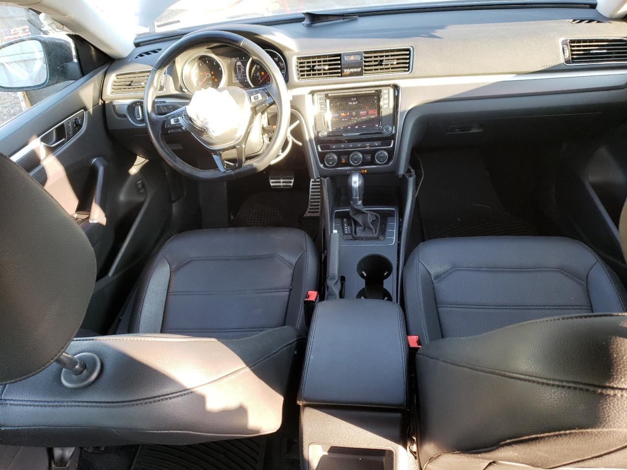 2018 Volkswagen Passat - Image 8