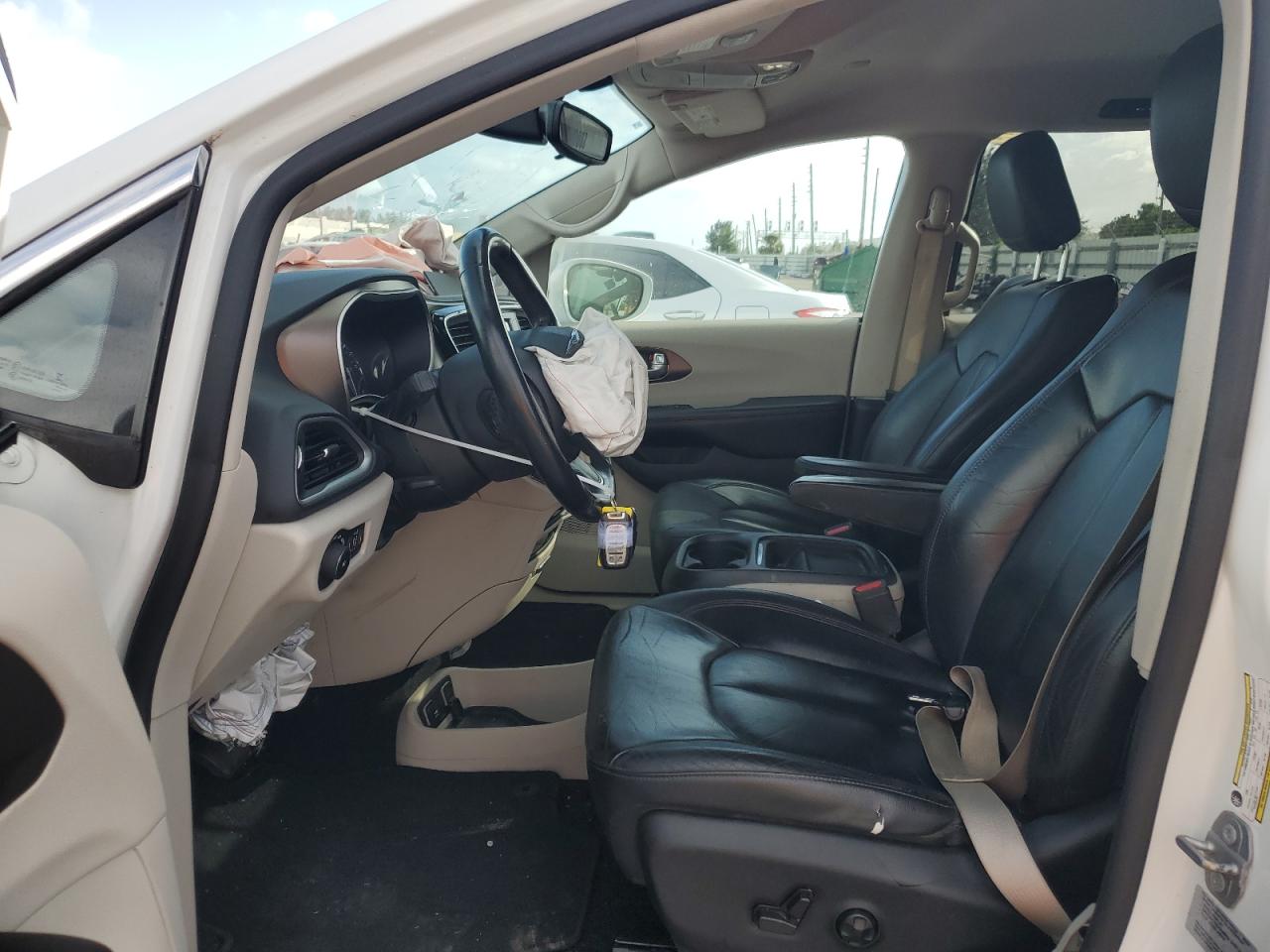 2017 Chrysler Pacifica - Image 7