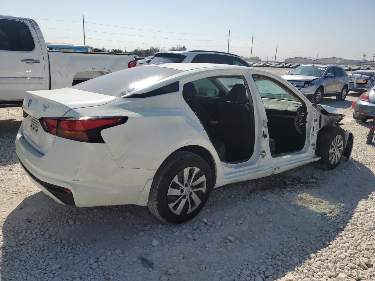 2020 Nissan Altima - Image 3