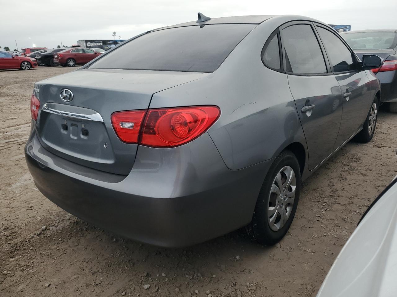 2010 Hyundai Elantra - Image 3