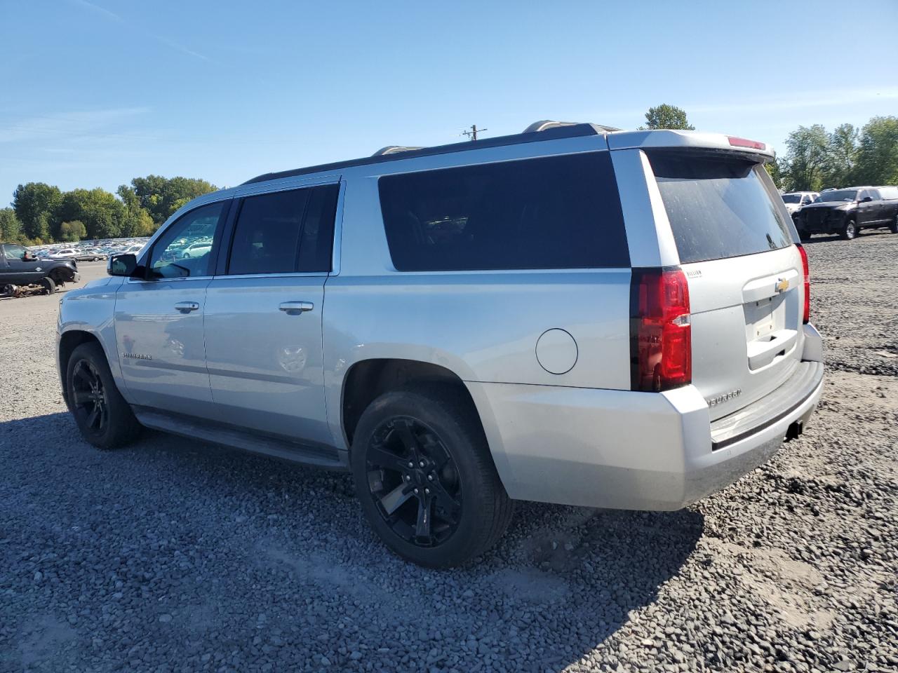 1GNSKHEC6FR648944 2015 CHEVROLET SUBURBAN - Image 2