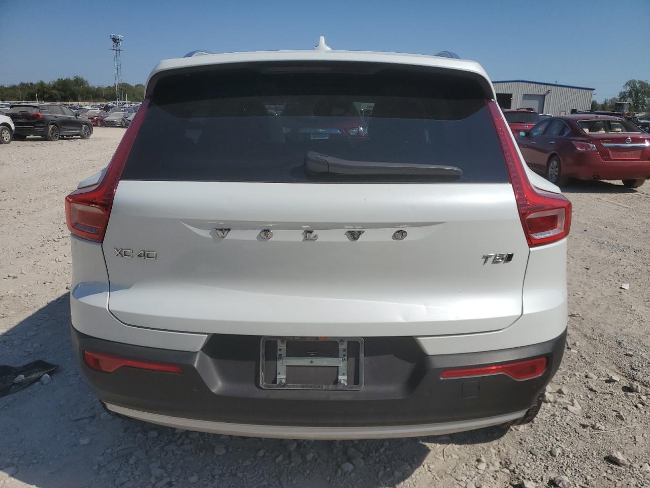 2021 Volvo Xc40 T5 Momentum VIN: YV4162UKXM2457917 Lot: 75204004