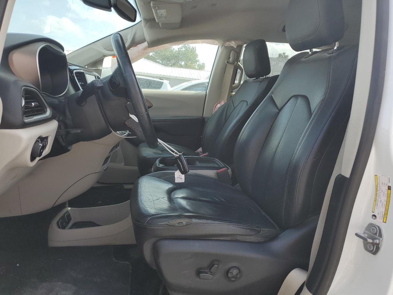 2019 Chrysler Pacifica - Image 7