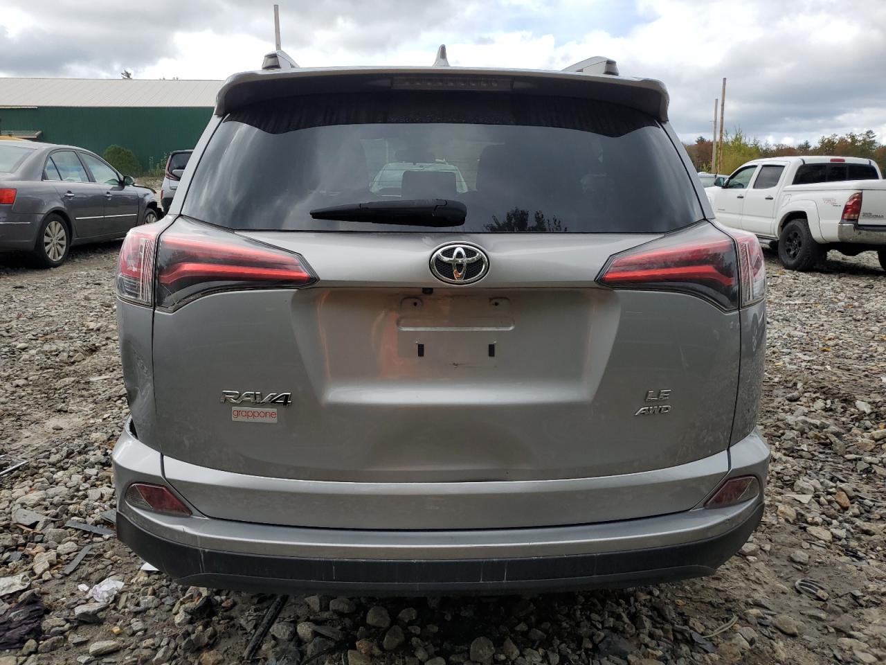 JTMBFREV2JJ211650 2018 Toyota Rav4 Le