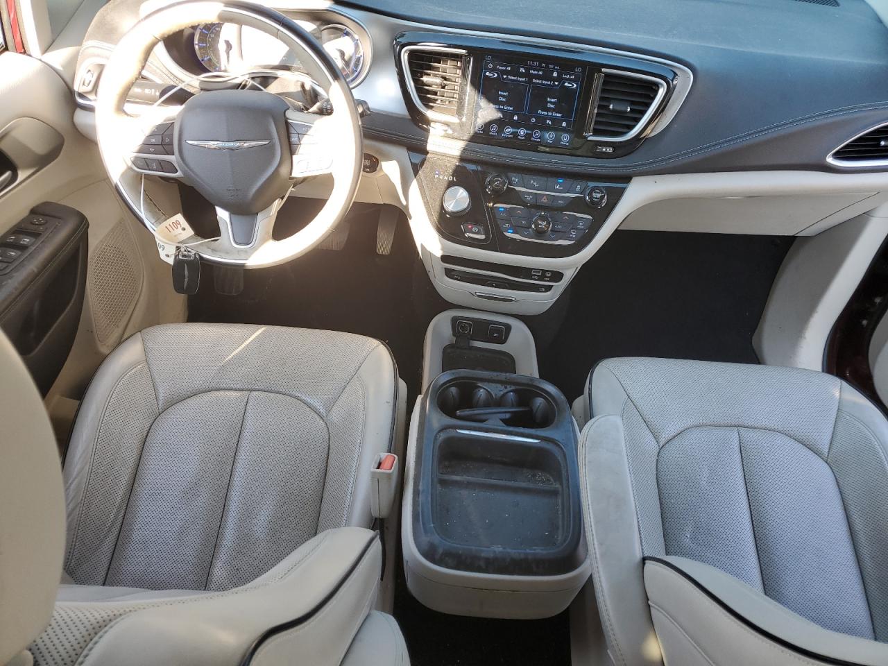 2017 Chrysler Pacifica - Image 8