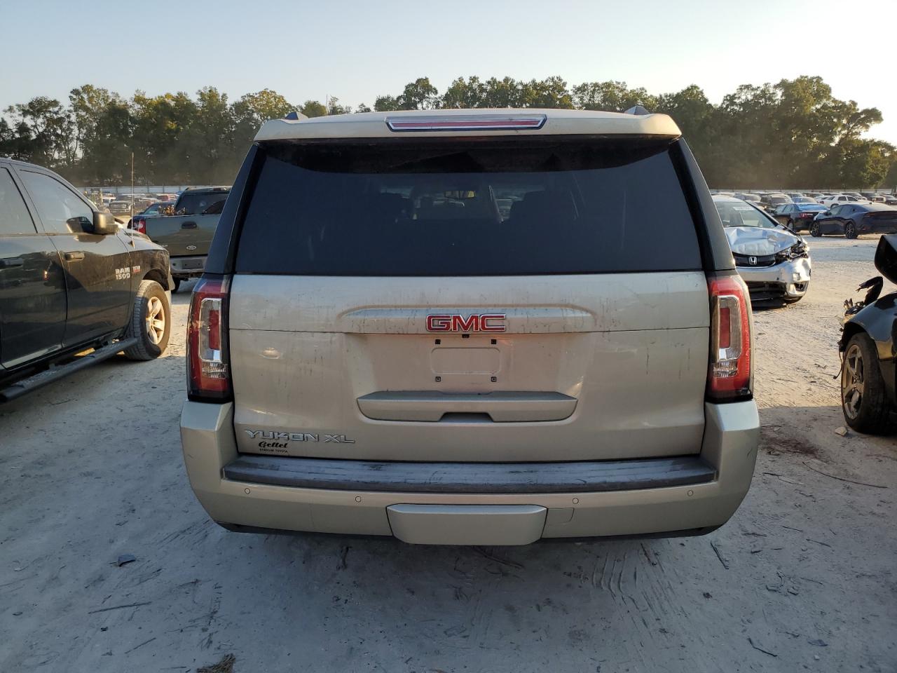 1GKS1HKC6FR121037 2015 GMC Yukon Xl C1500 Slt