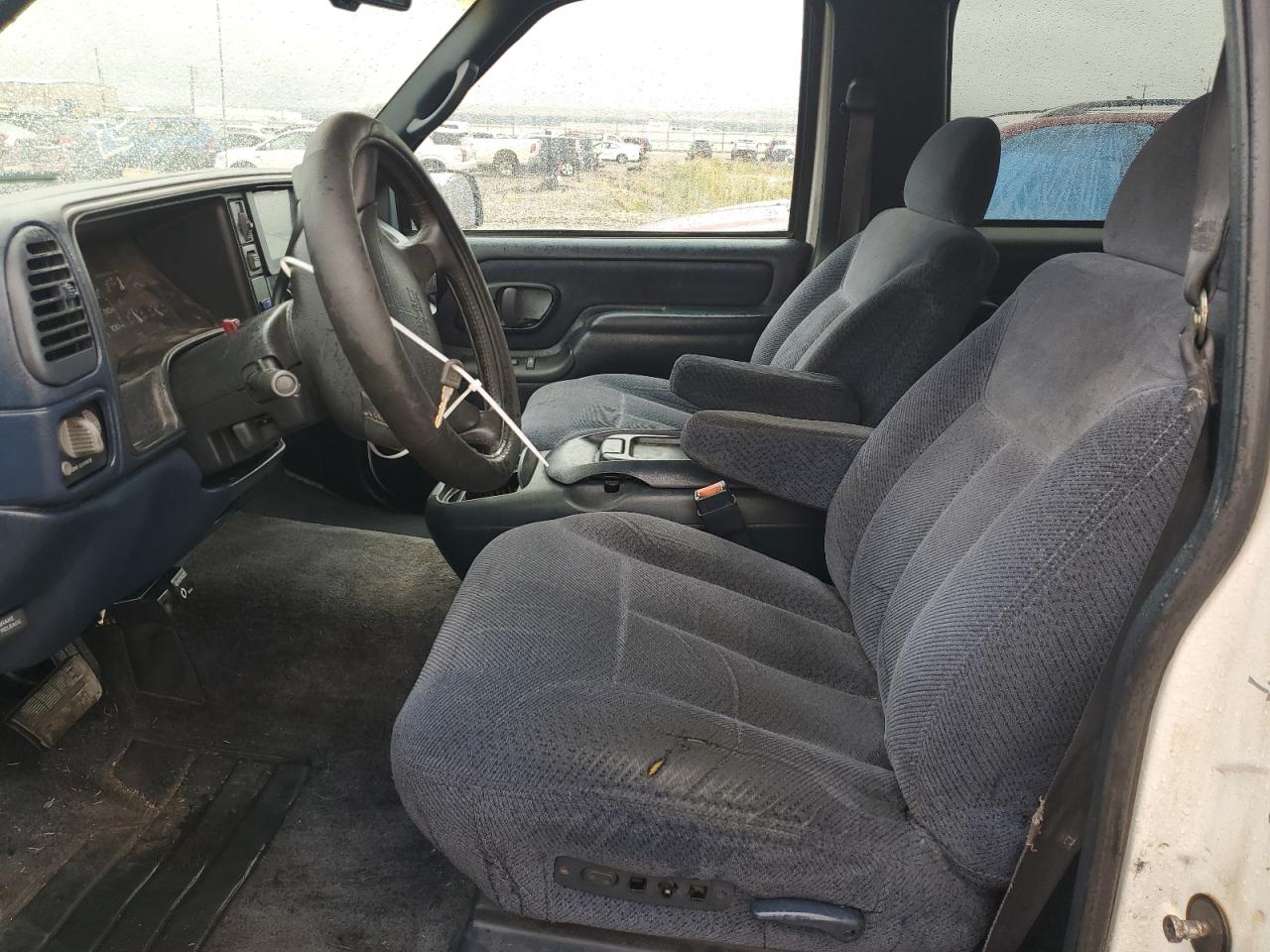 1996 GMC Yukon VIN: 3GKEK18R6TG521690 Lot: 76060364