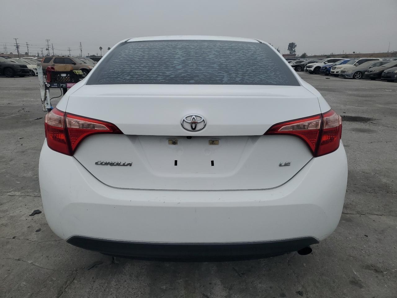 2018 Toyota Corolla L VIN: 5YFBURHE8JP822098 Lot: 76095754