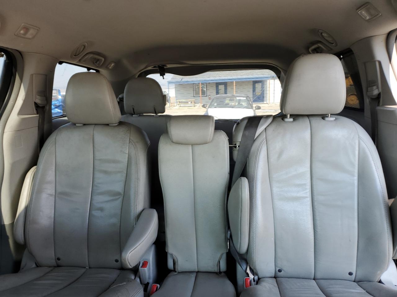 2013 Toyota Sienna - Image 10