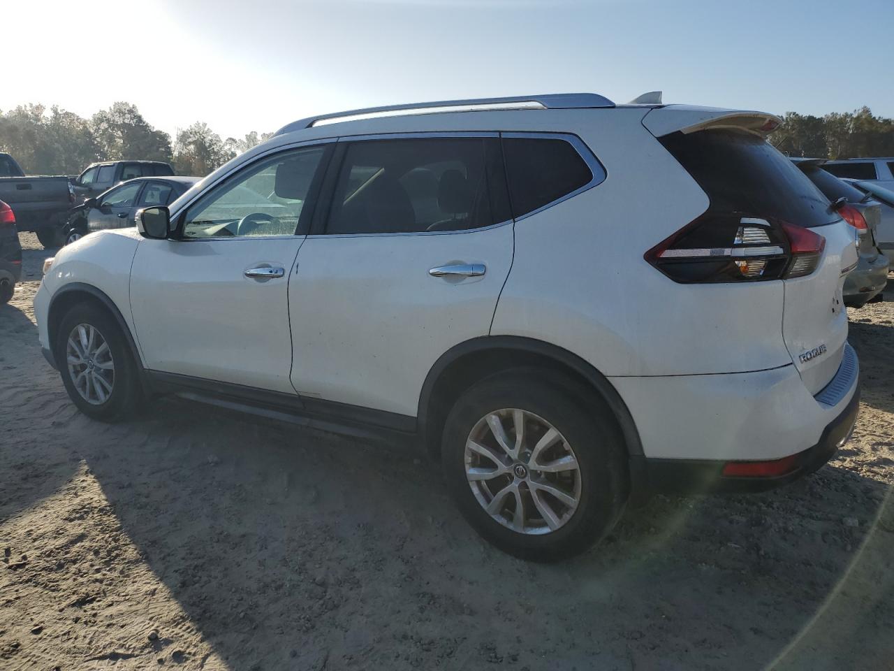 2018 Nissan Rogue - Image 2