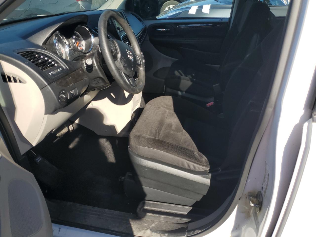 2017 Dodge Grand Caravan Se VIN: 2C4RDGBG5HR812779 Lot: 75010104