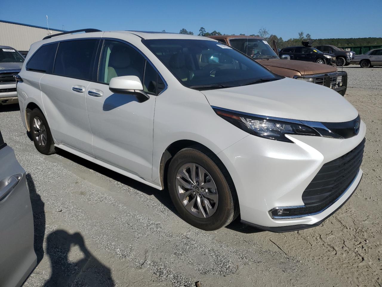 5TDYRKEC8NS104604 2022 Toyota Sienna Xle