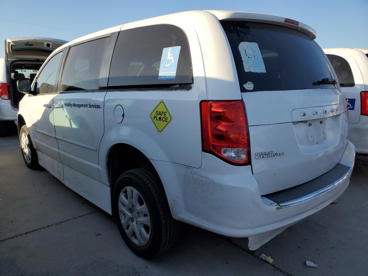 2017 Dodge Caravan - Image 2