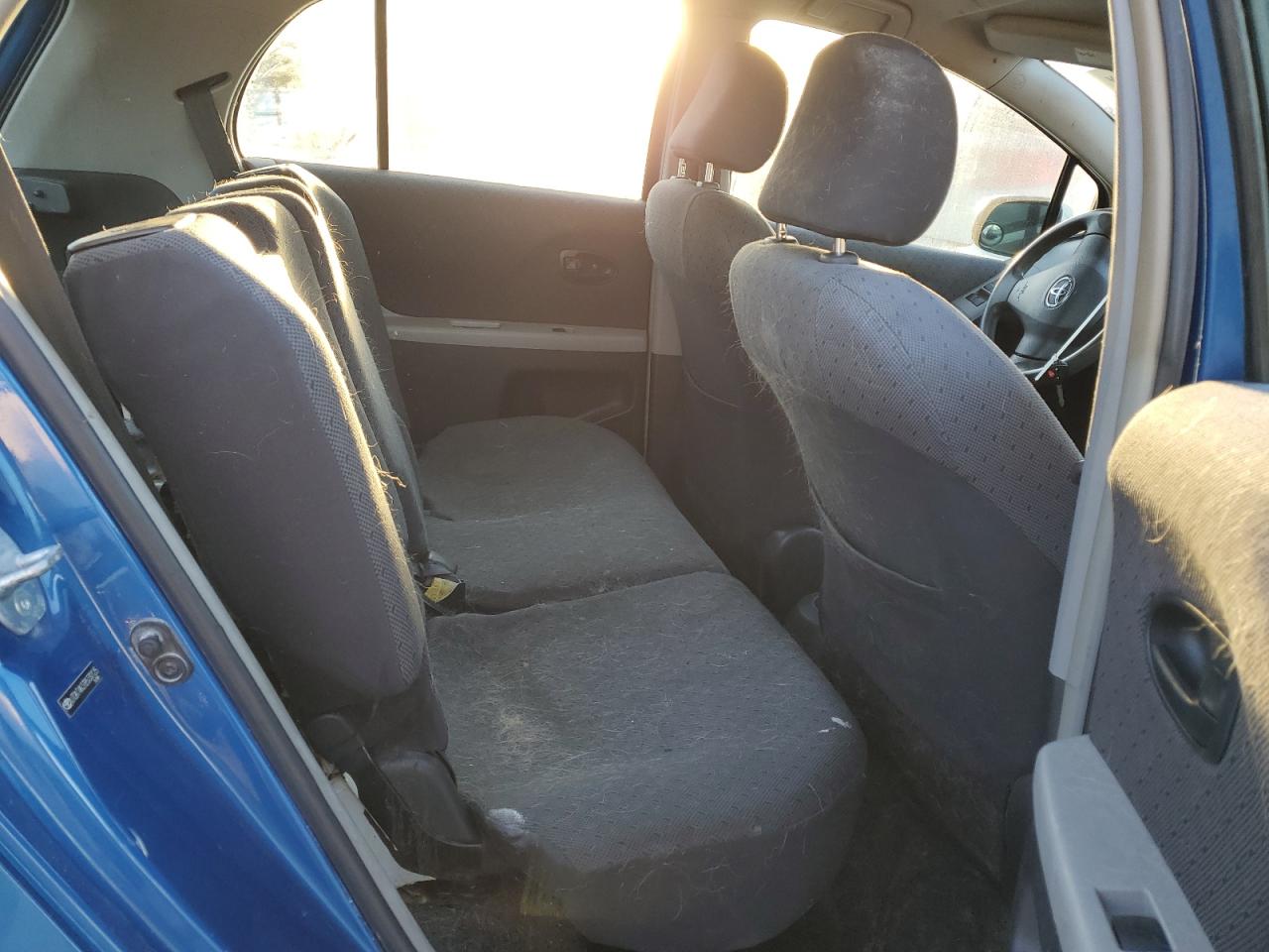 2011 Toyota Yaris - Image 10