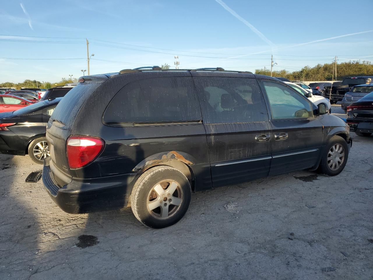 2003 Chrysler Town & Country - Image 3