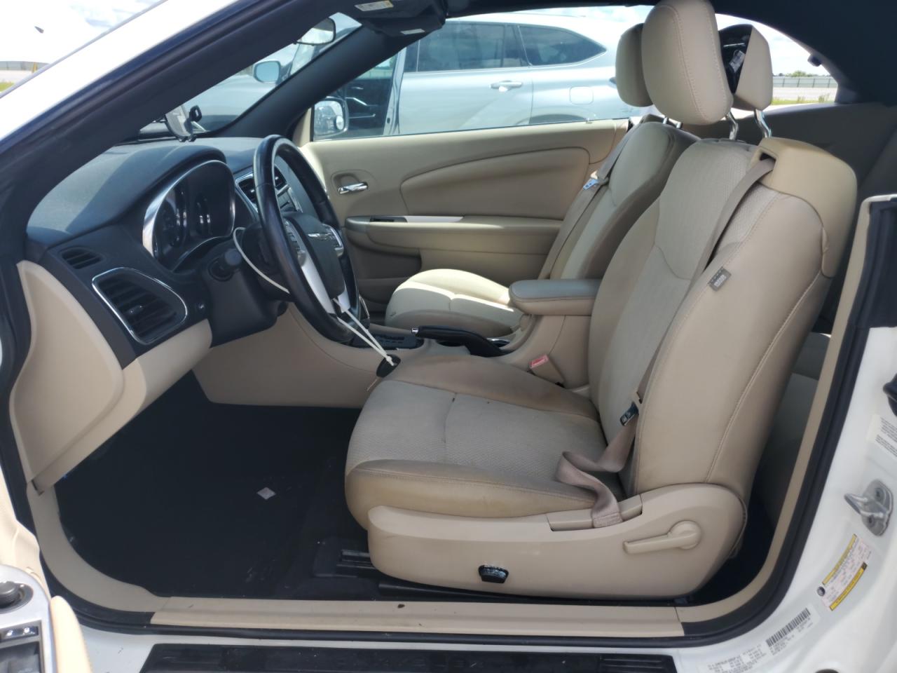 2014 Chrysler 200 - Image 7
