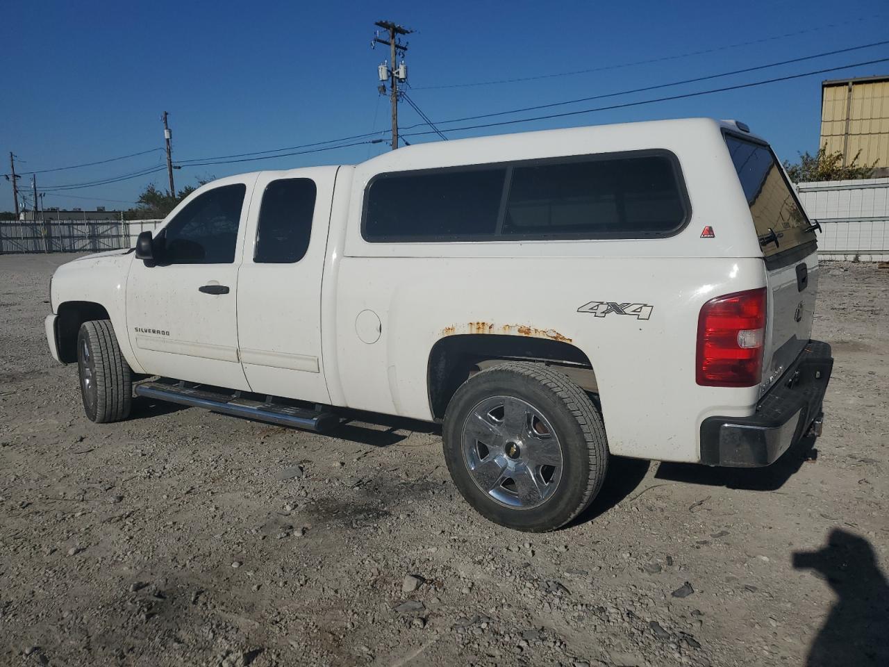2009 Chevrolet Silverado - Image 2