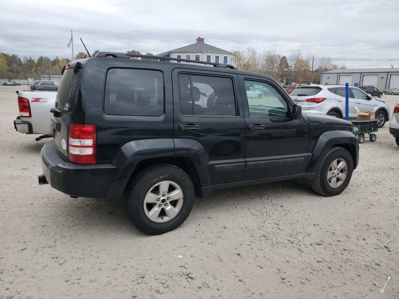 2012 Jeep Liberty (North America) - Image 3