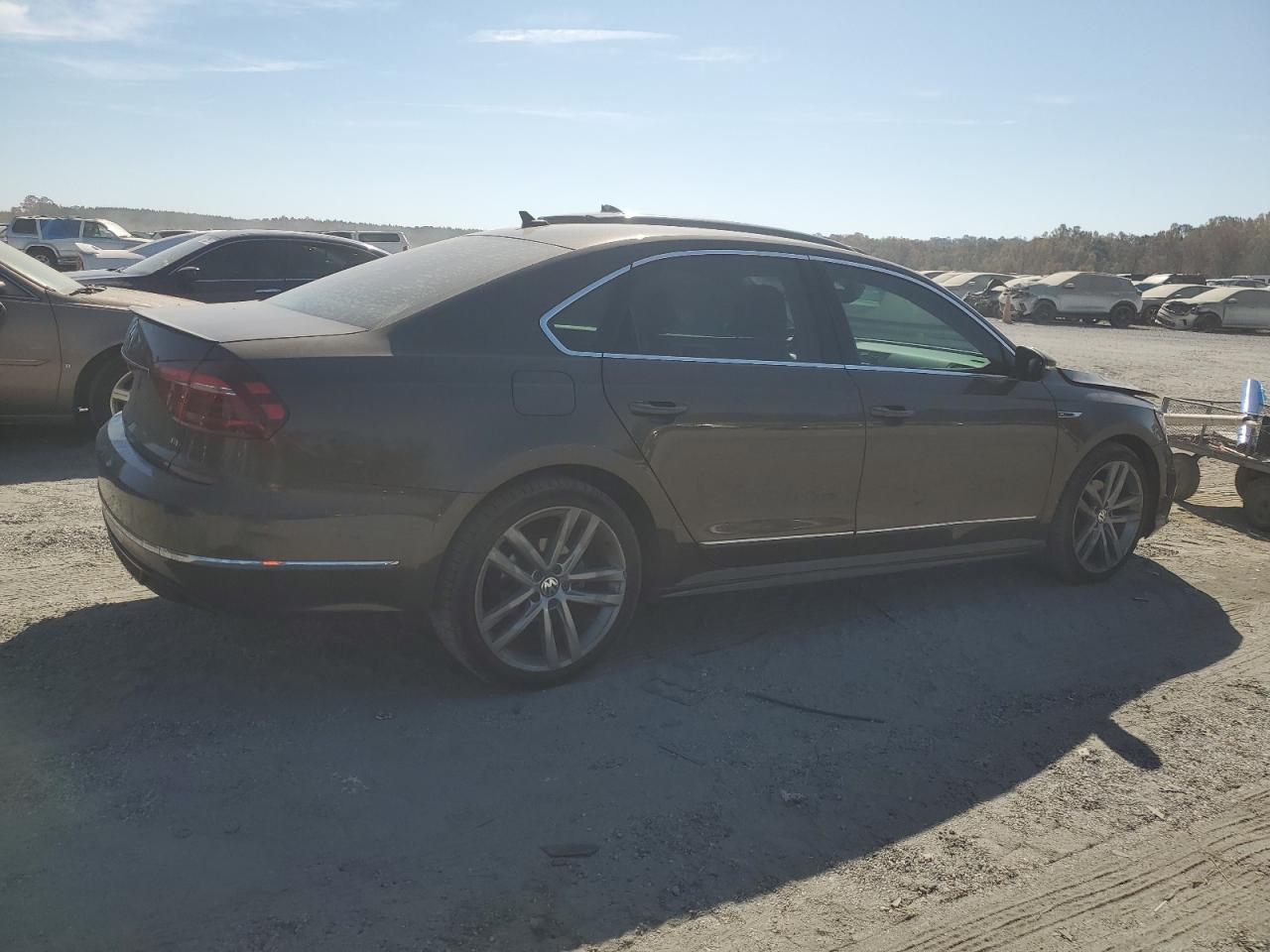 2019 Volkswagen Passat - Image 3