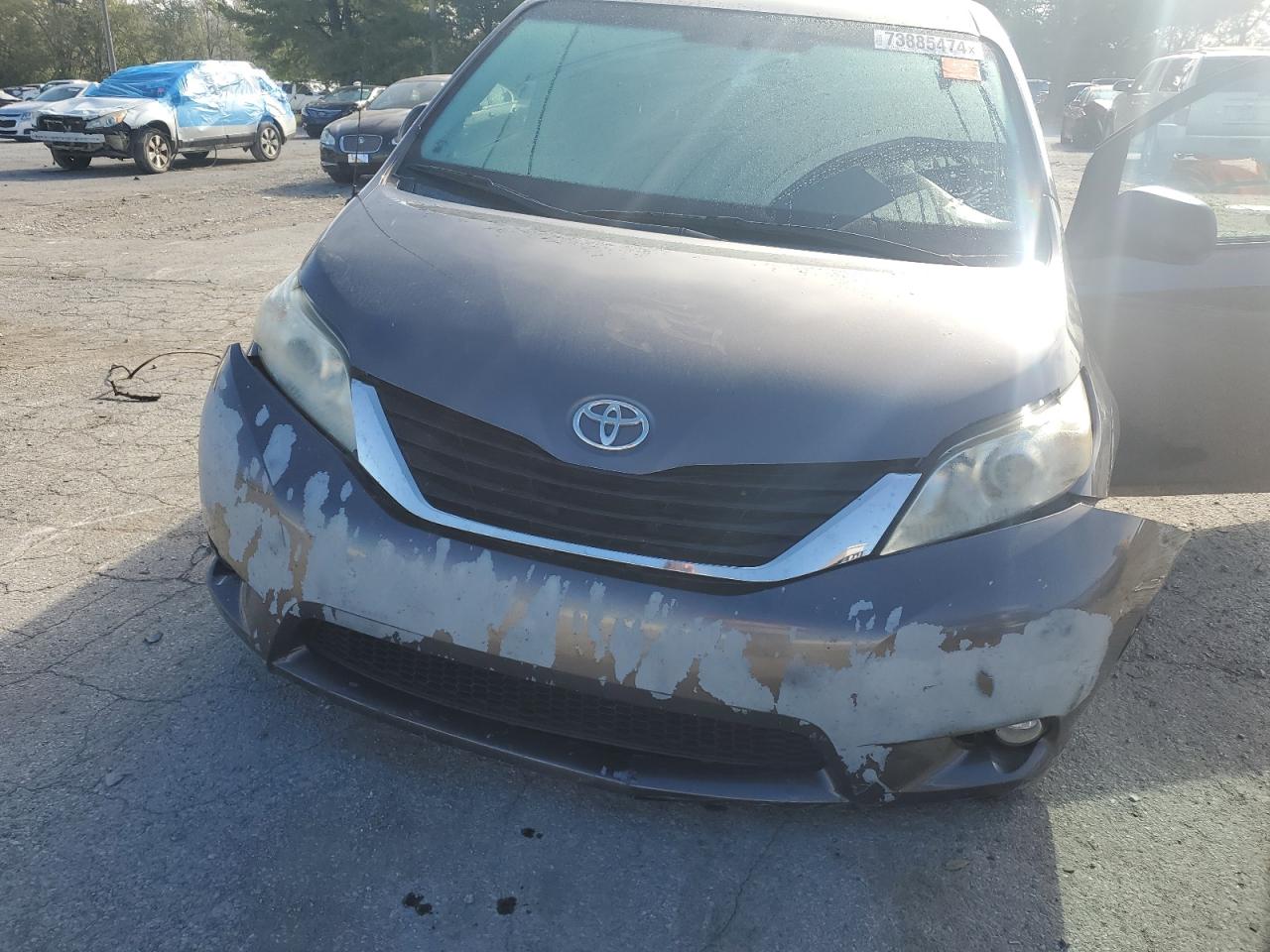 2012 Toyota Sienna - Image 13