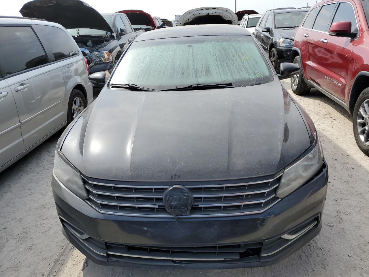 2017 Volkswagen Passat - Image 5