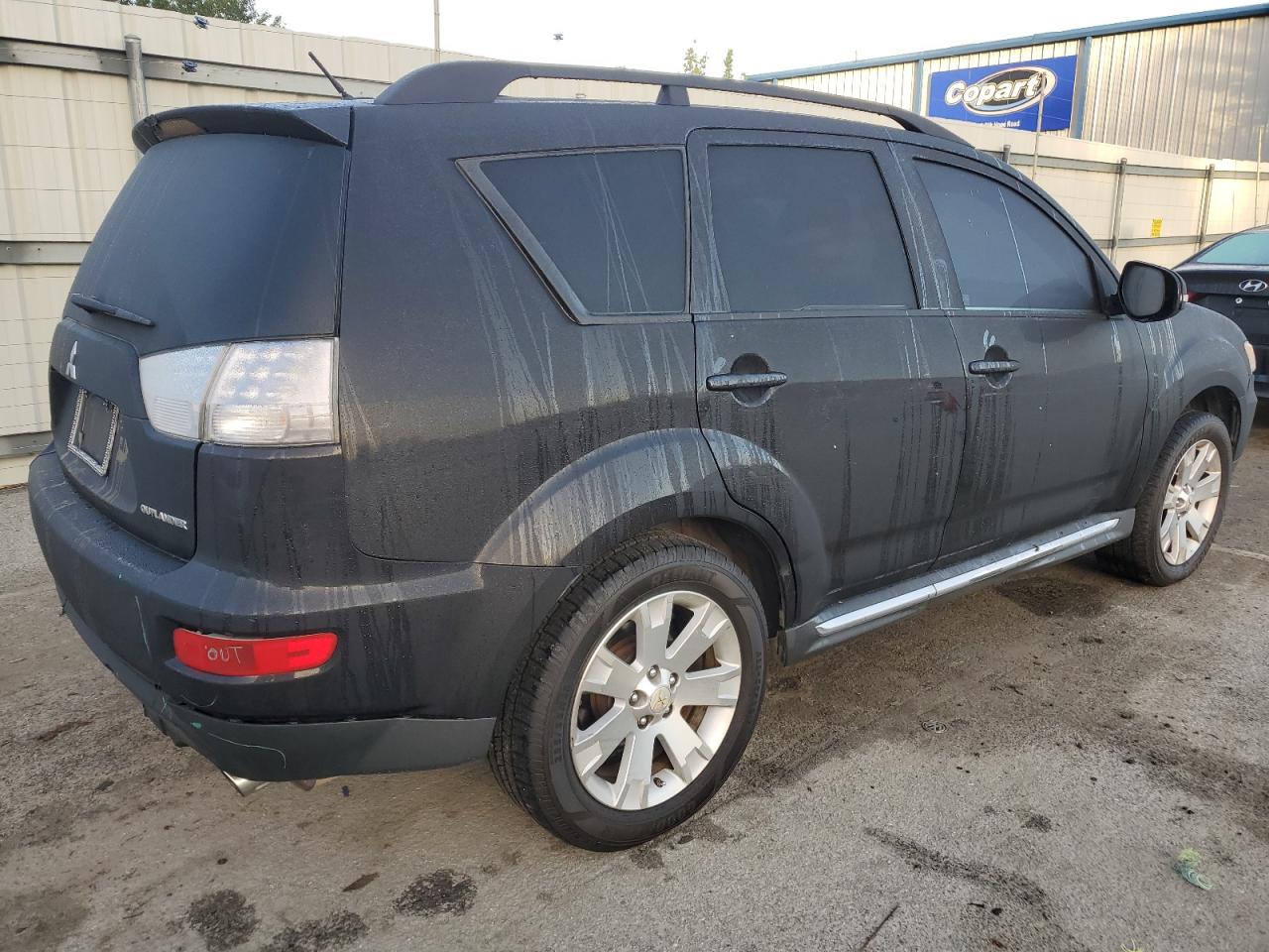 2011 Mitsubishi Outlander - Image 3