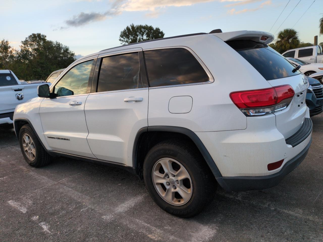 2017 Jeep Grand Cherokee - Image 2