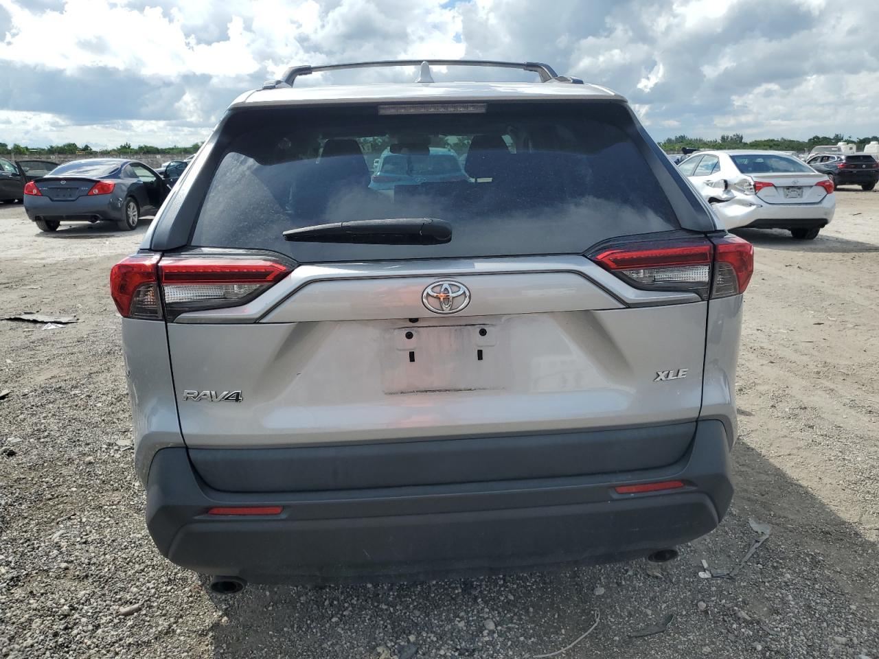 2019 Toyota RAV 4 - Image 6